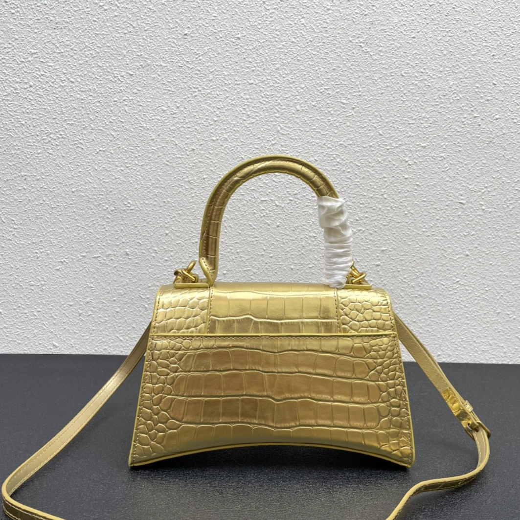 Balenciaga AAA Quality Messenger Bags For Women Timeless 1092
