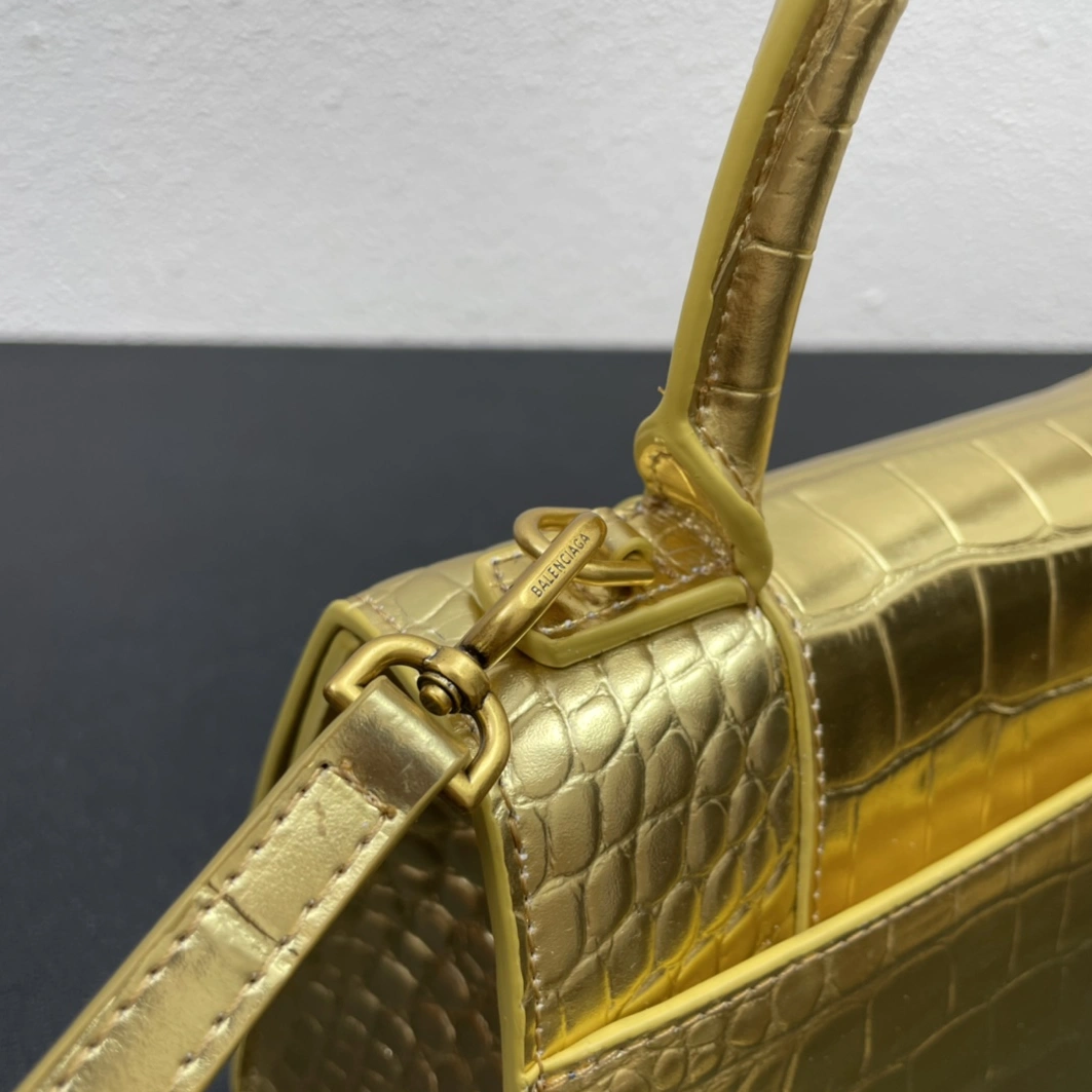 Balenciaga AAA Quality Messenger Bags For Women Timeless 1092