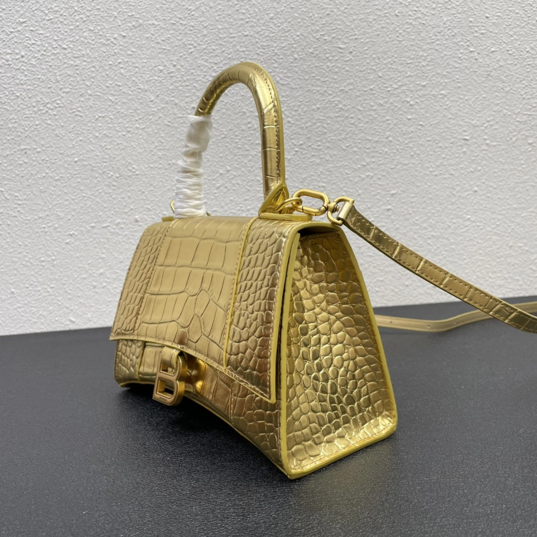 Balenciaga AAA Quality Messenger Bags For Women Timeless 1092