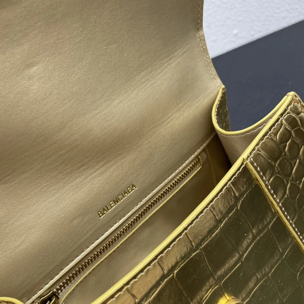Balenciaga AAA Quality Messenger Bags For Women Timeless 1092