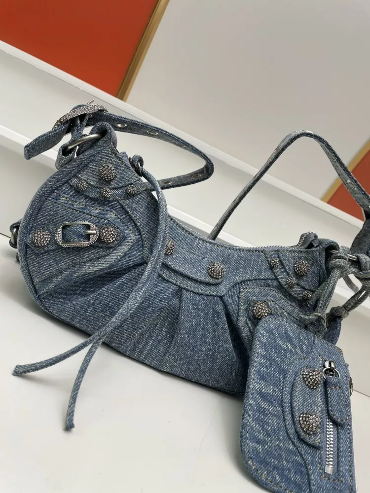 Balenciaga AAA Quality Messenger Bags For Women TopPick 1660