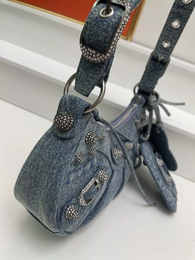 Balenciaga AAA Quality Messenger Bags For Women TopPick 1660