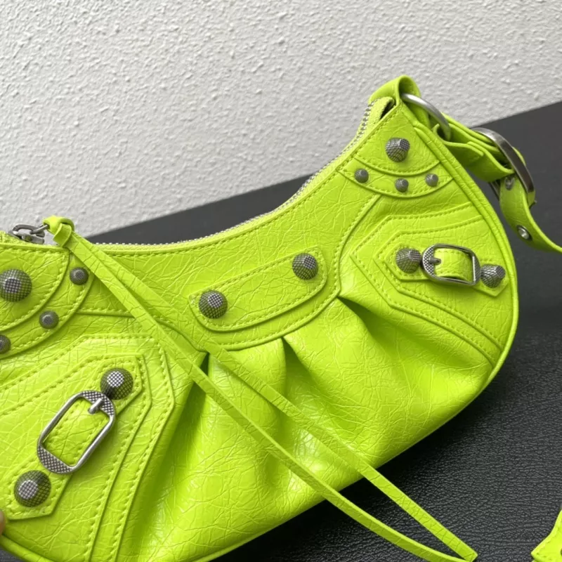 Balenciaga AAA Quality Messenger Bags For Women TopPick 7055