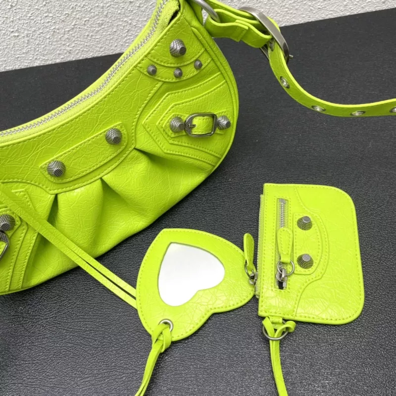 Balenciaga AAA Quality Messenger Bags For Women TopPick 7055