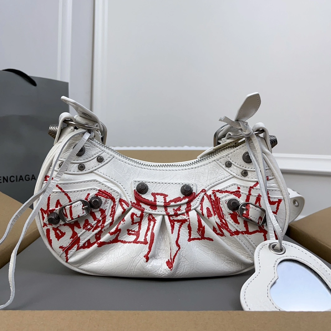 Balenciaga AAA Quality Messenger Bags For Women UrbanStyle 117