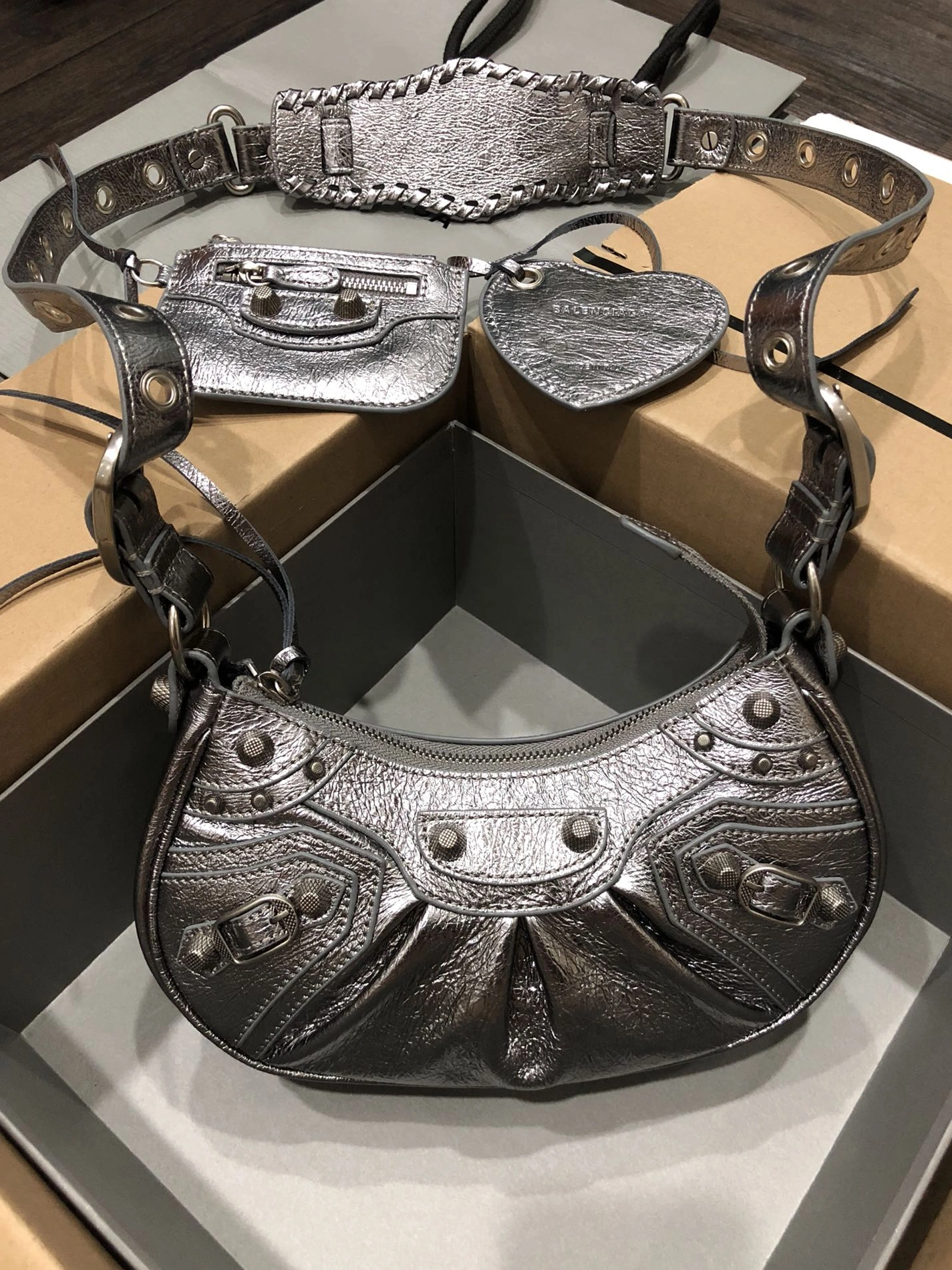 Balenciaga AAA Quality Messenger Bags For Women Versatile 9186
