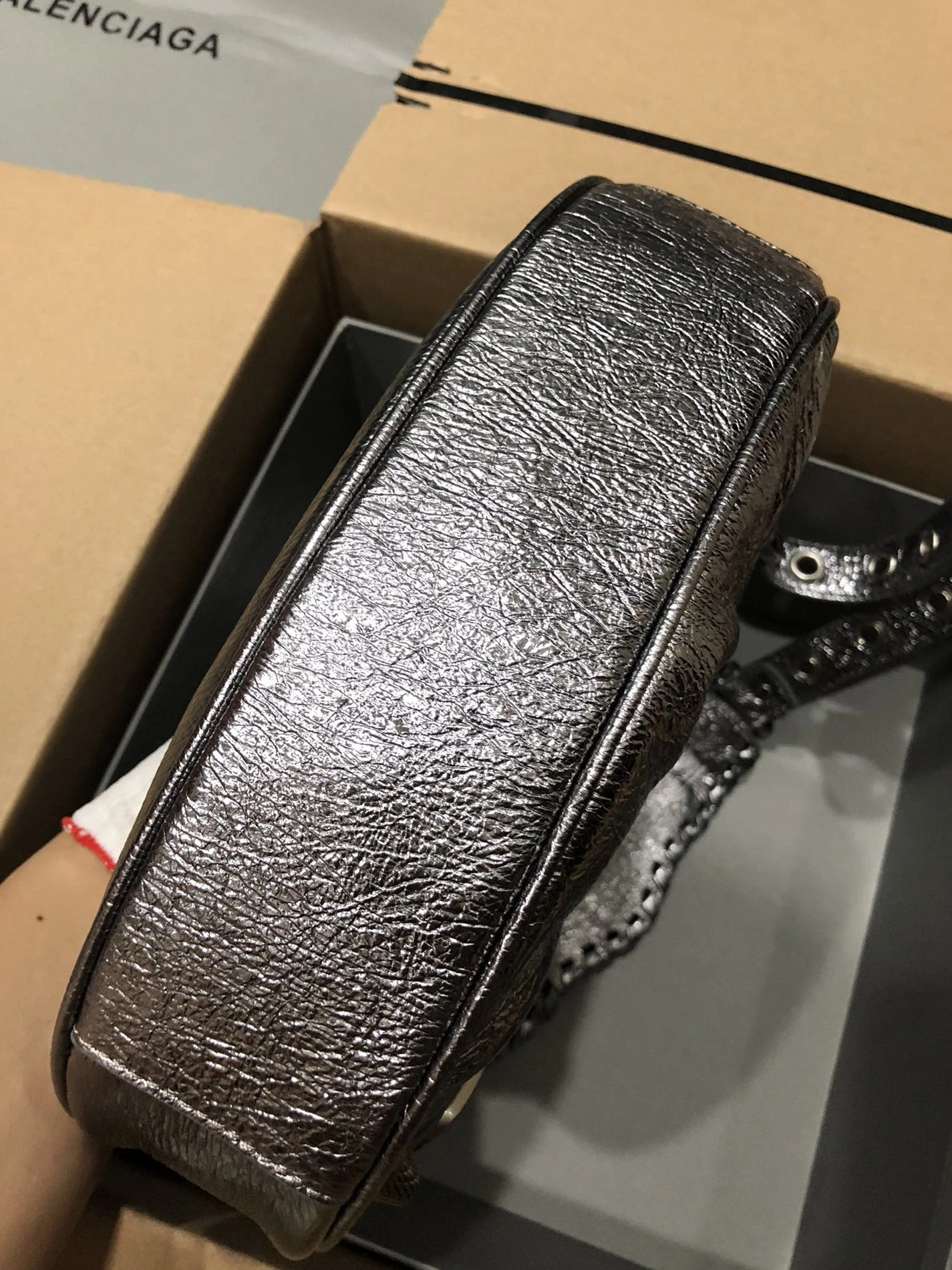 Balenciaga AAA Quality Messenger Bags For Women Versatile 9186