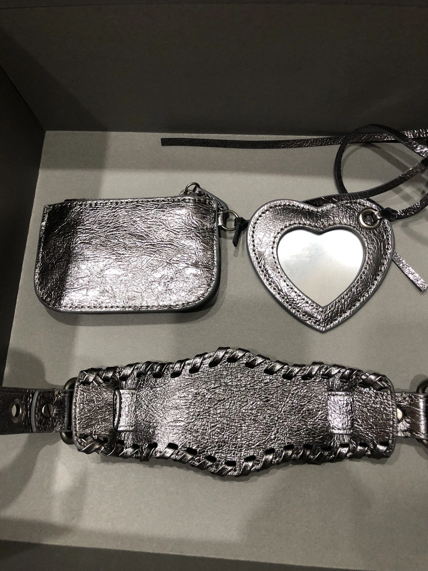 Balenciaga AAA Quality Messenger Bags For Women Versatile 9186