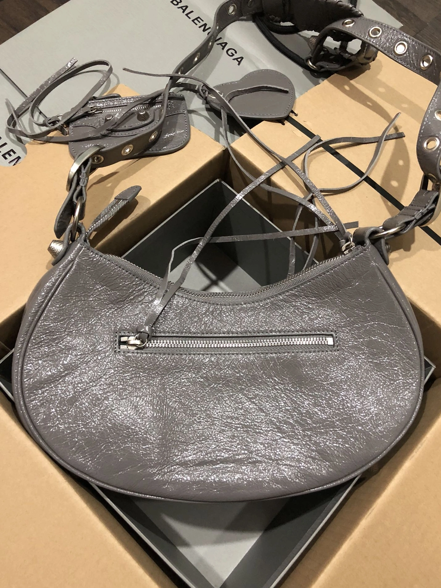 Balenciaga AAA Quality Messenger Bags For Women Vibrant 4044