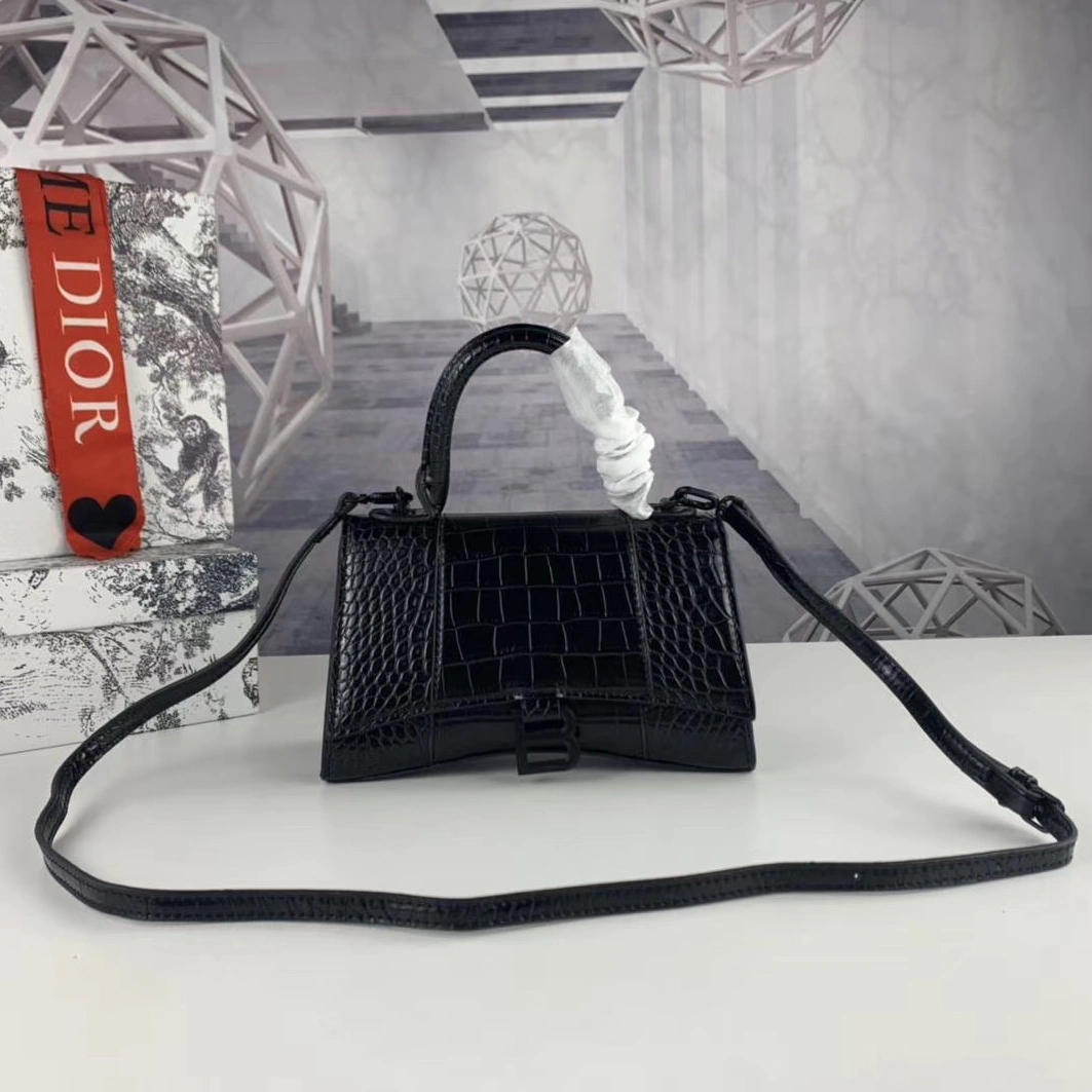 Balenciaga AAA Quality Messenger Bags Trendsetting 5872