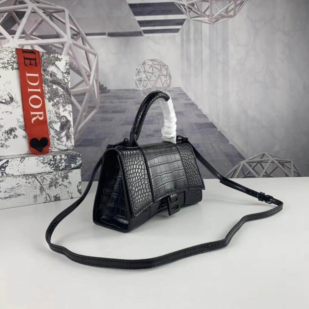 Balenciaga AAA Quality Messenger Bags Trendsetting 5872