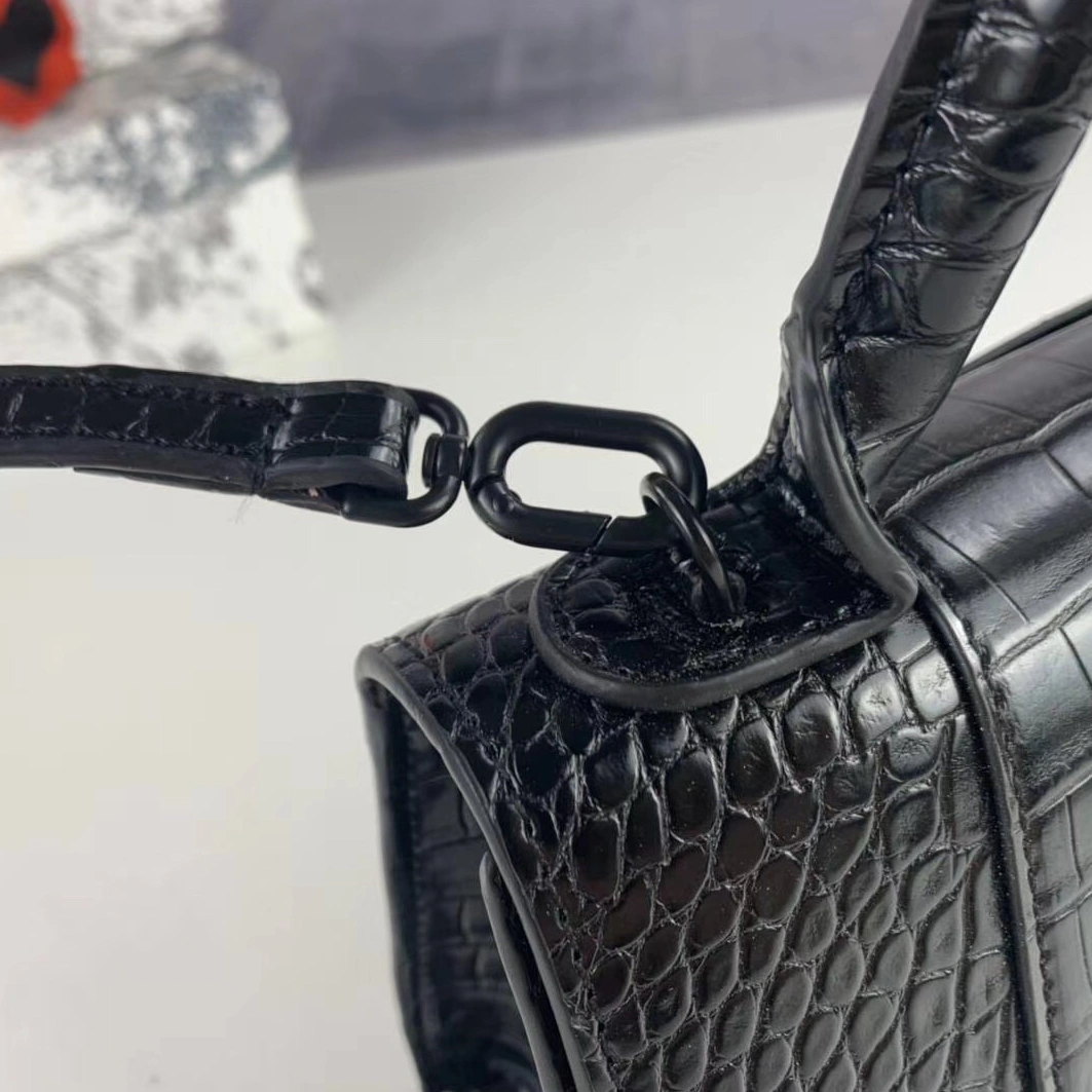 Balenciaga AAA Quality Messenger Bags Trendsetting 5872