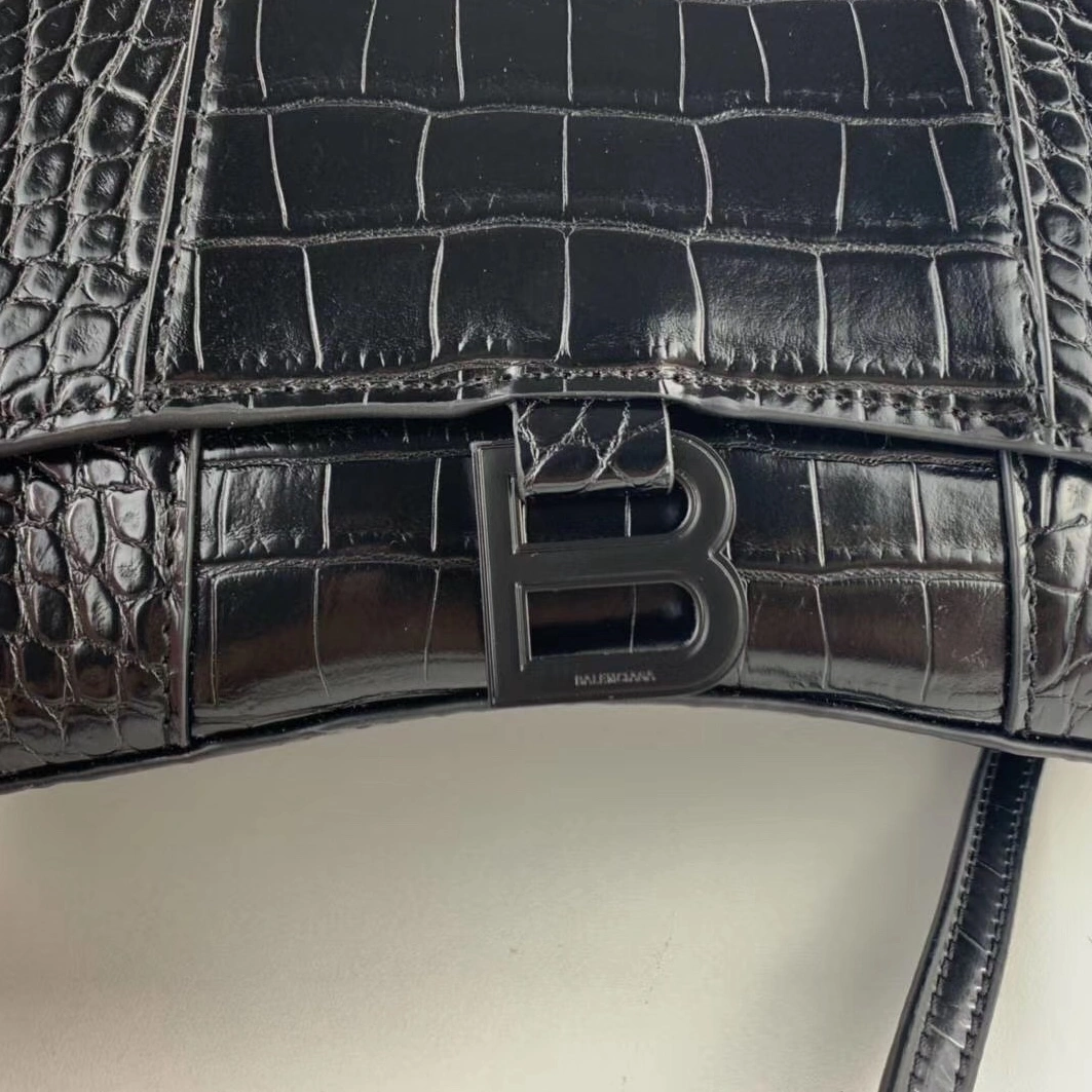 Balenciaga AAA Quality Messenger Bags Trendsetting 5872