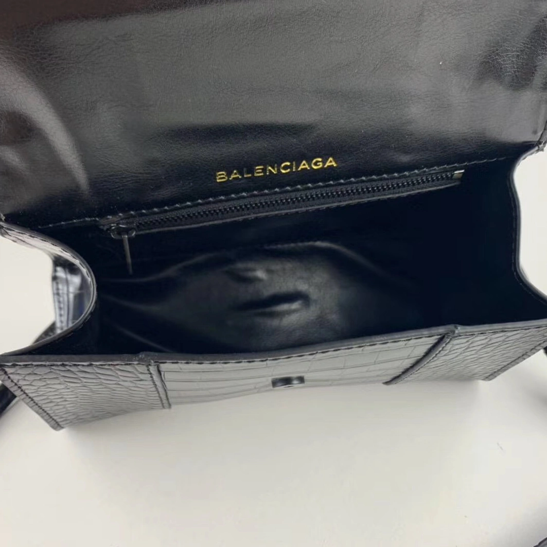 Balenciaga AAA Quality Messenger Bags Trendsetting 5872