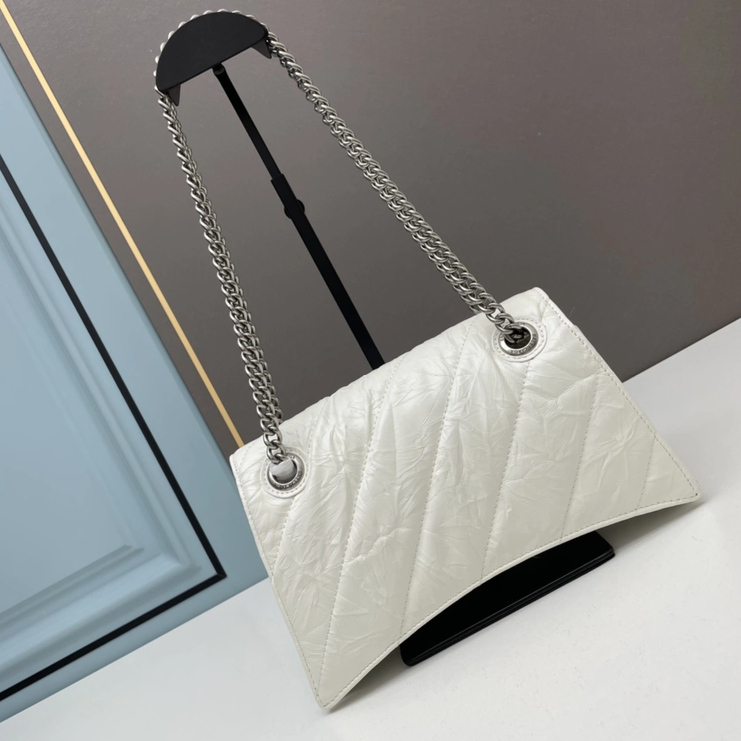Balenciaga AAA Quality Shoulder Bags For Women Affordable 8400