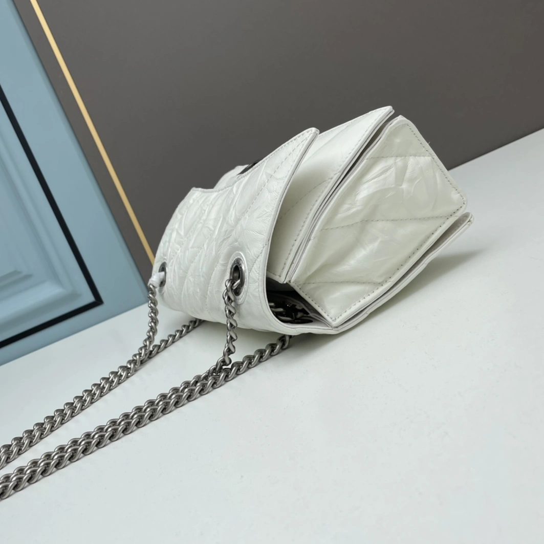 Balenciaga AAA Quality Shoulder Bags For Women Affordable 8400