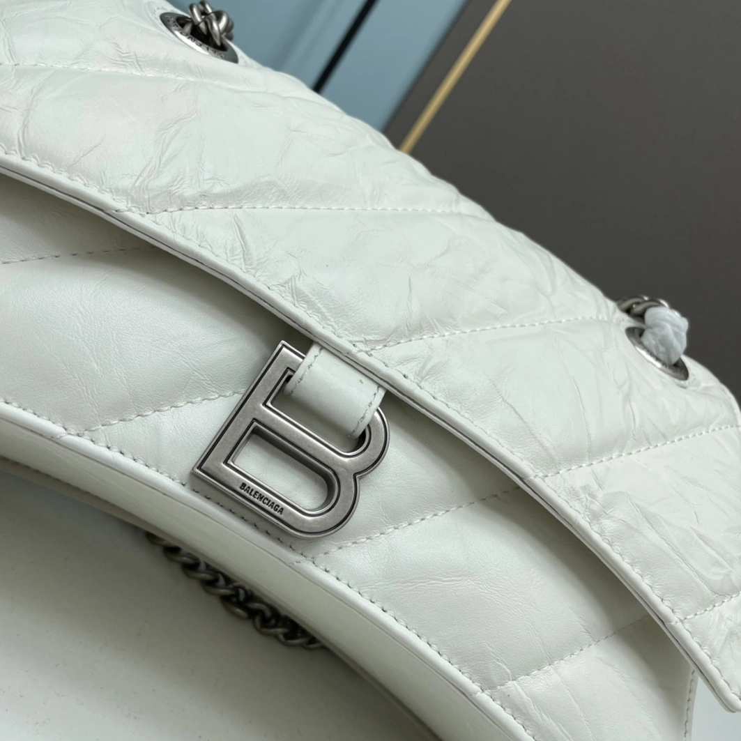 Balenciaga AAA Quality Shoulder Bags For Women Affordable 8400