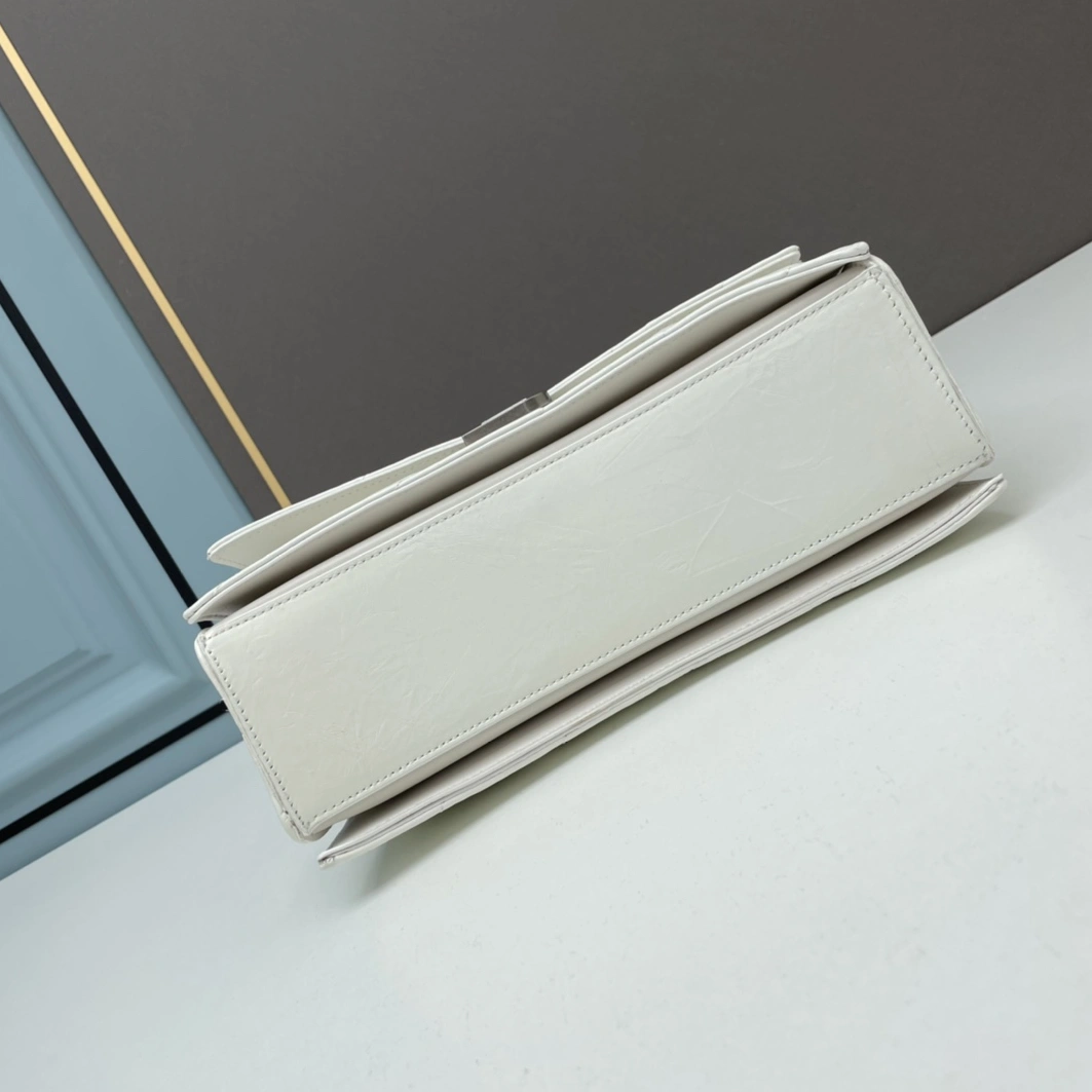 Balenciaga AAA Quality Shoulder Bags For Women Affordable 8400