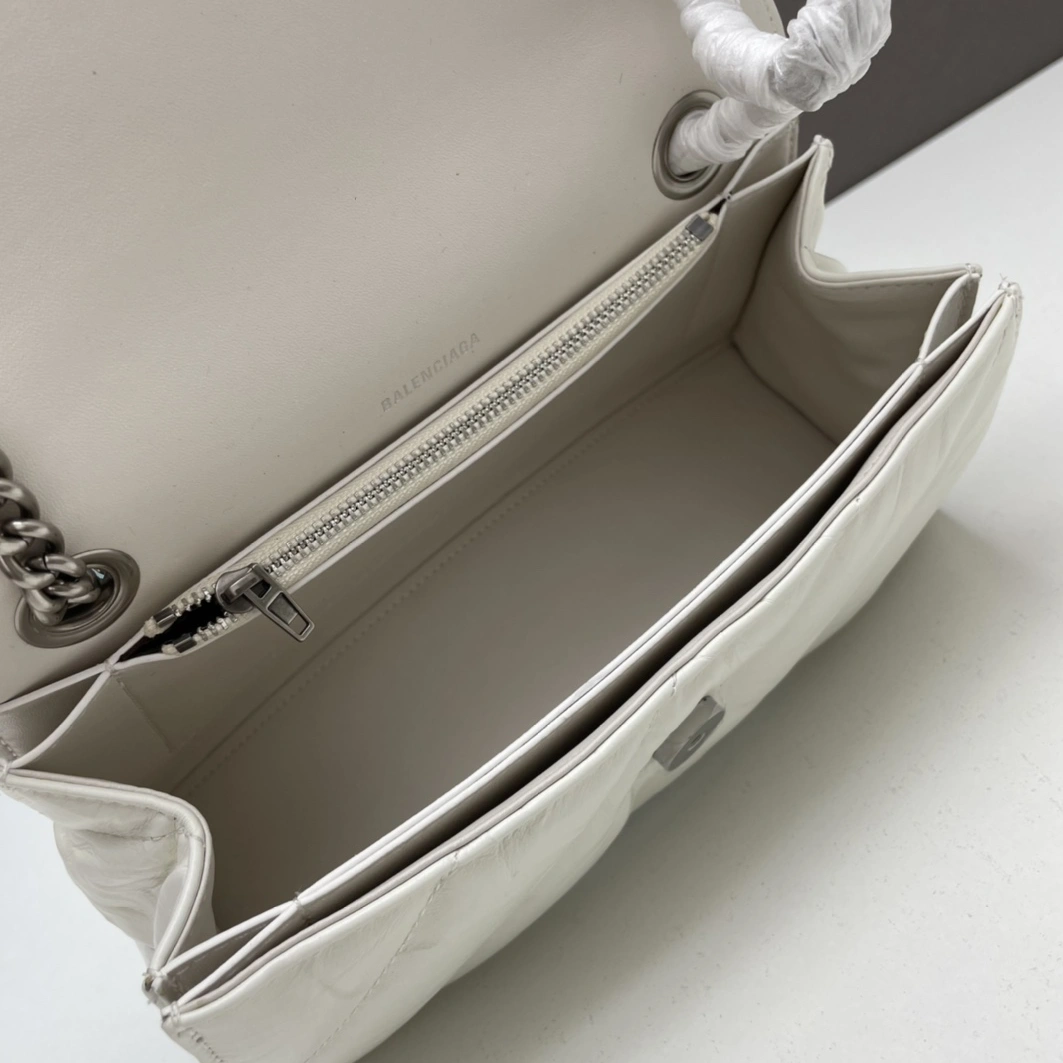 Balenciaga AAA Quality Shoulder Bags For Women Affordable 8400
