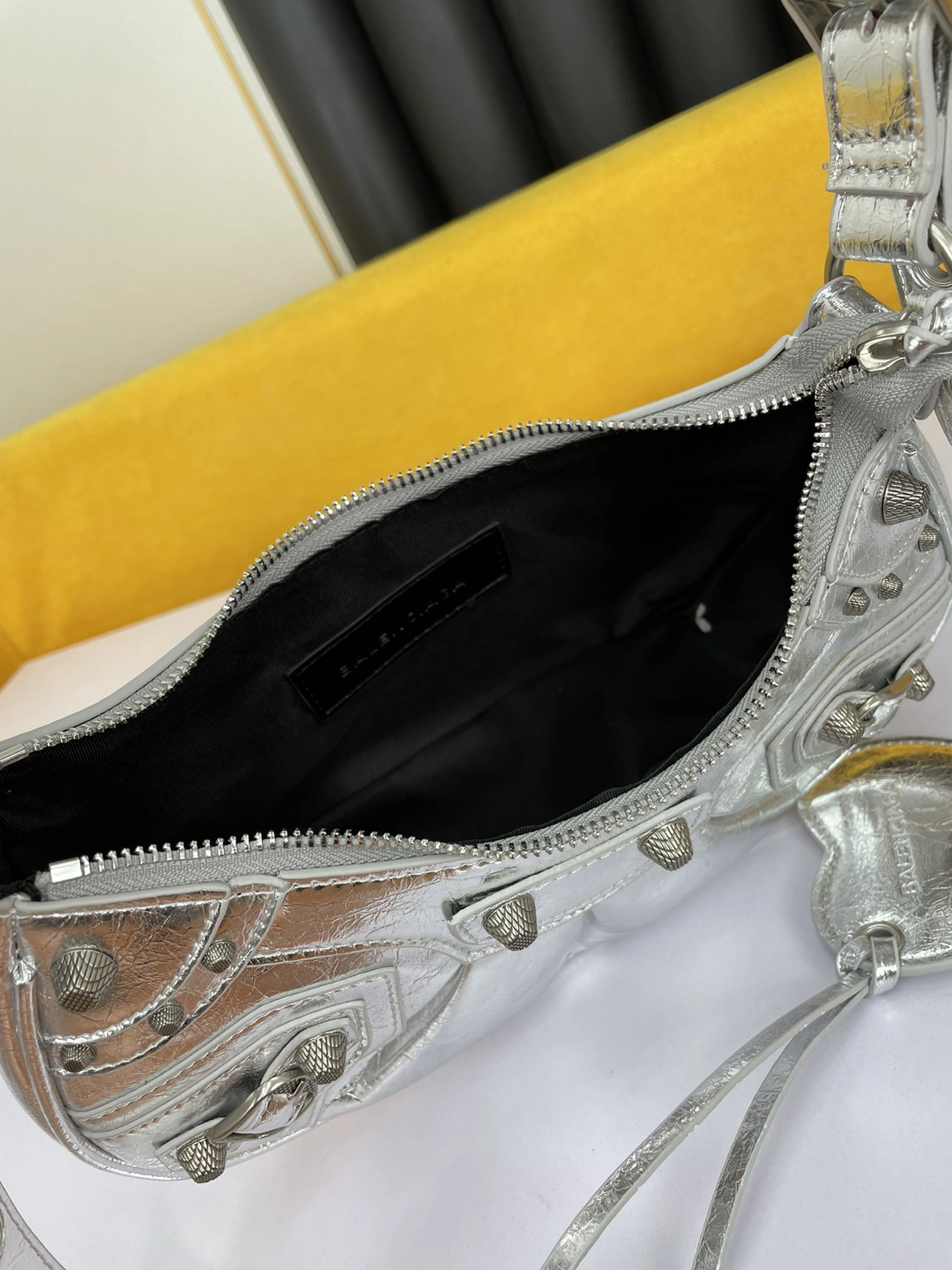 Balenciaga AAA Quality Shoulder Bags For Women BestValue 5633