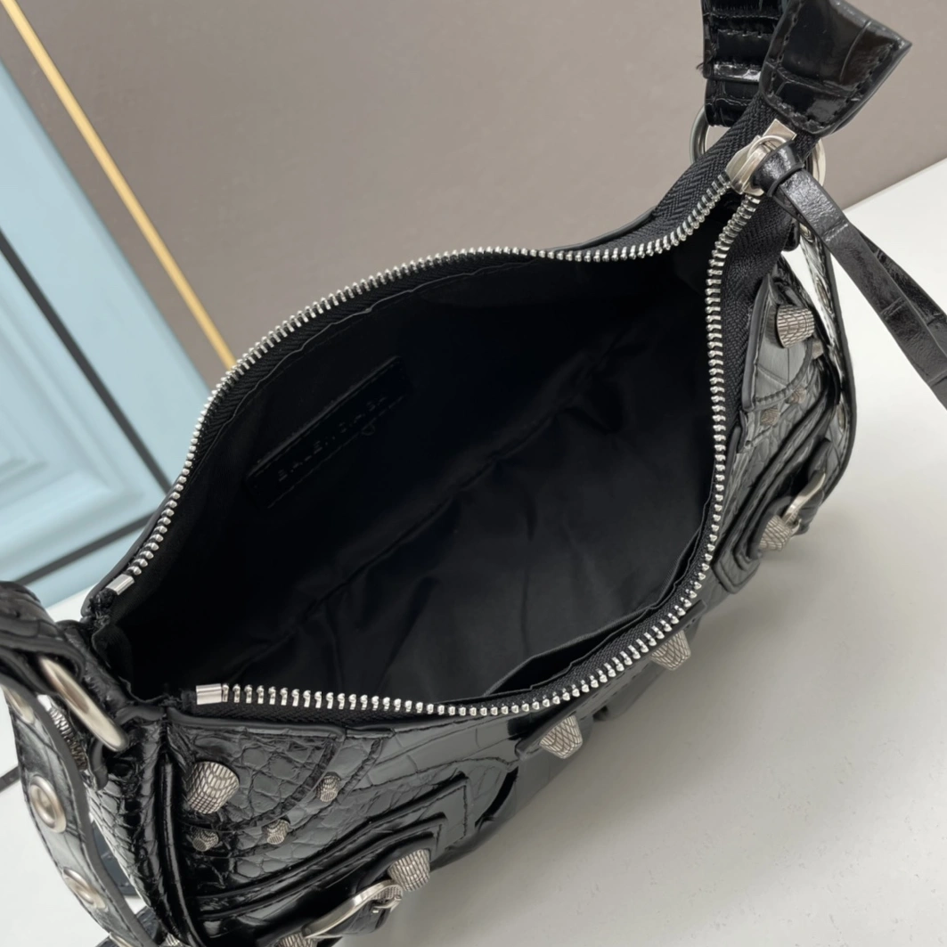 Balenciaga AAA Quality Shoulder Bags For Women Bold 3754
