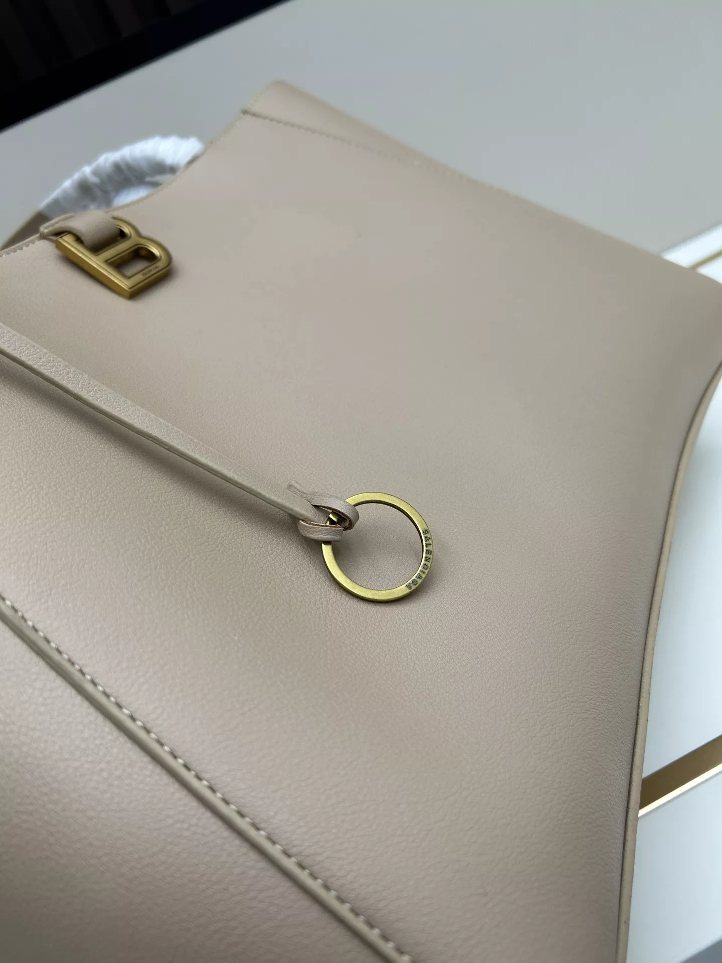 Balenciaga AAA Quality Shoulder Bags For Women Cozy 1091