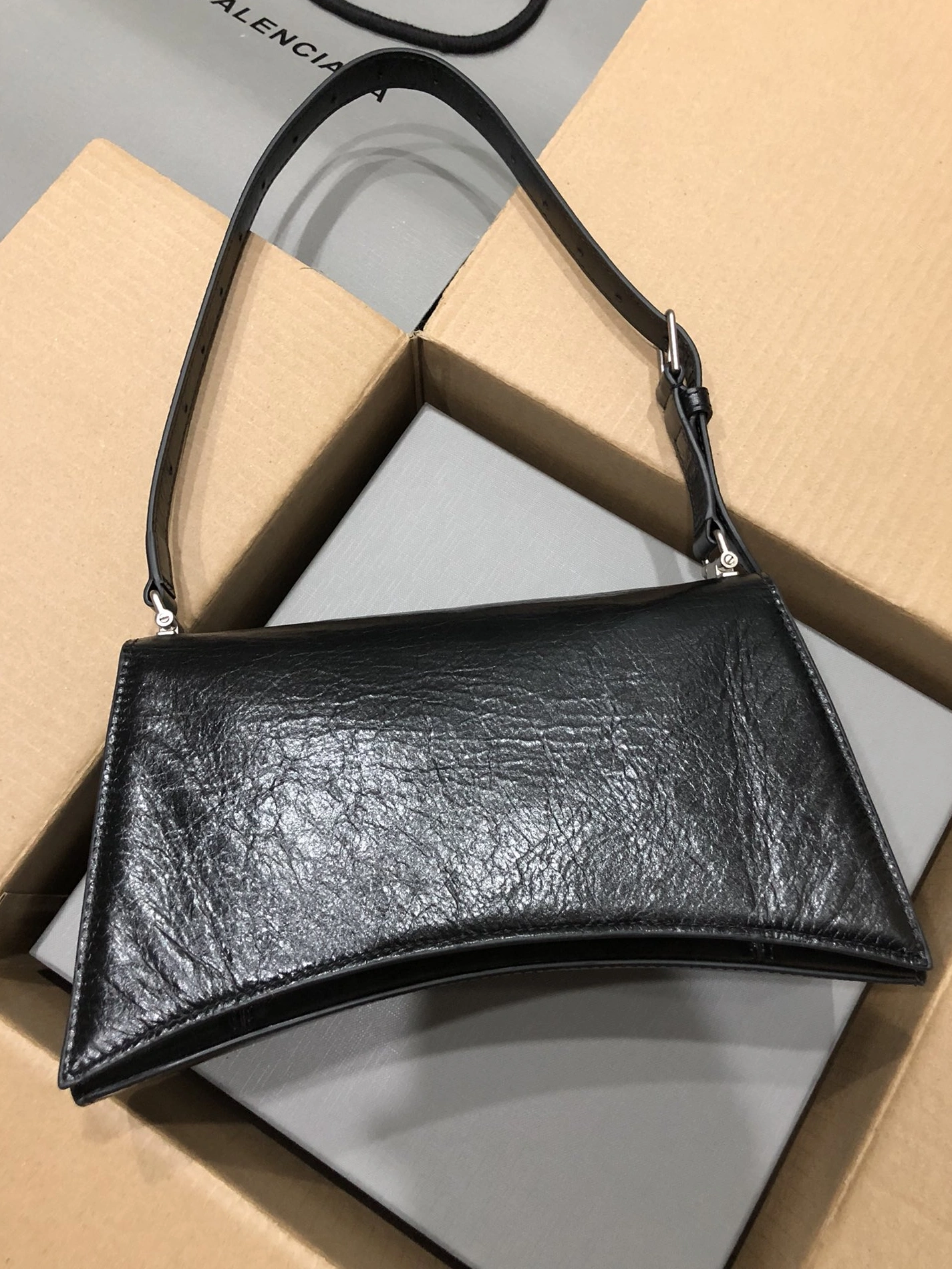 Balenciaga AAA Quality Shoulder Bags For Women Durable 4741