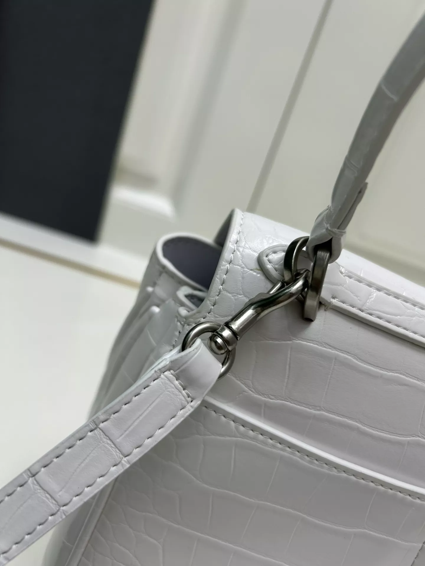 Balenciaga AAA Quality Shoulder Bags For Women EasyMatch 7295
