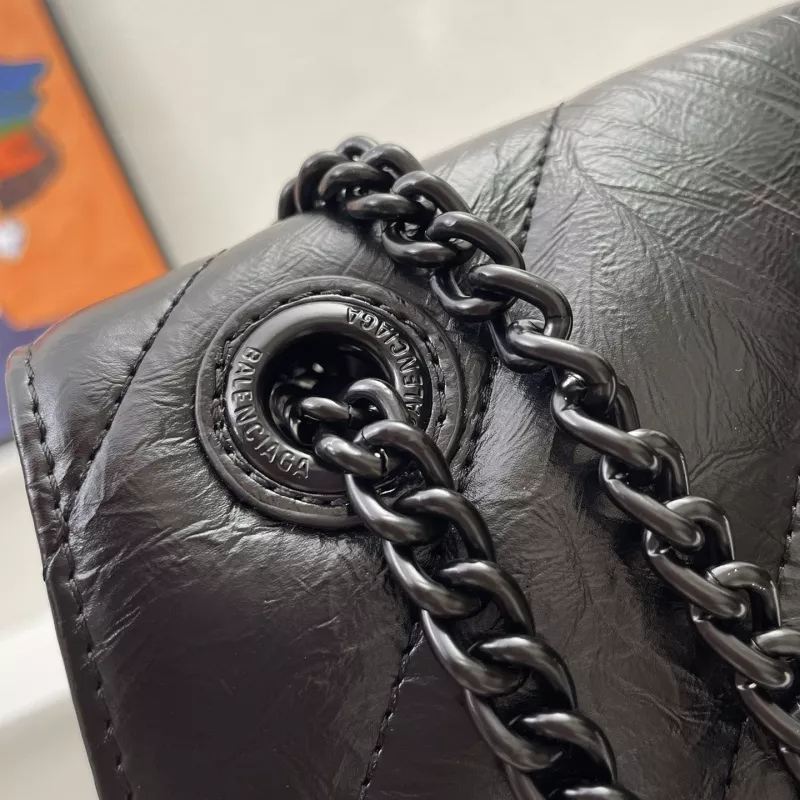 Balenciaga AAA Quality Shoulder Bags For Women EasyMatch 8111