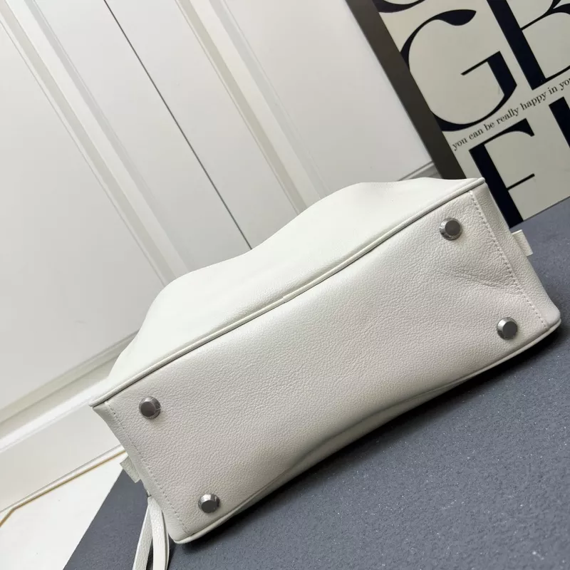 Balenciaga AAA Quality Shoulder Bags For Women Flexible 506