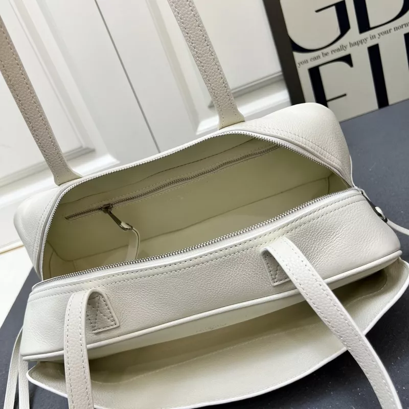 Balenciaga AAA Quality Shoulder Bags For Women Flexible 506