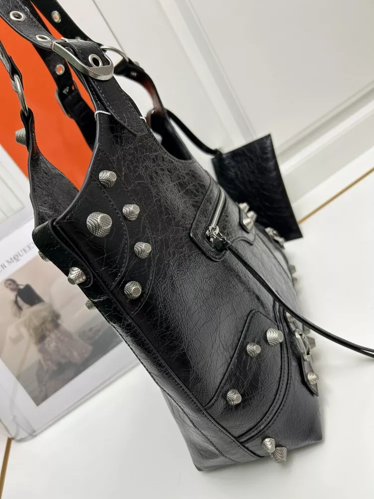 Balenciaga AAA Quality Shoulder Bags For Women HighQuality 1551