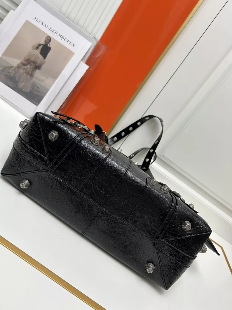 Balenciaga AAA Quality Shoulder Bags For Women HighQuality 1551