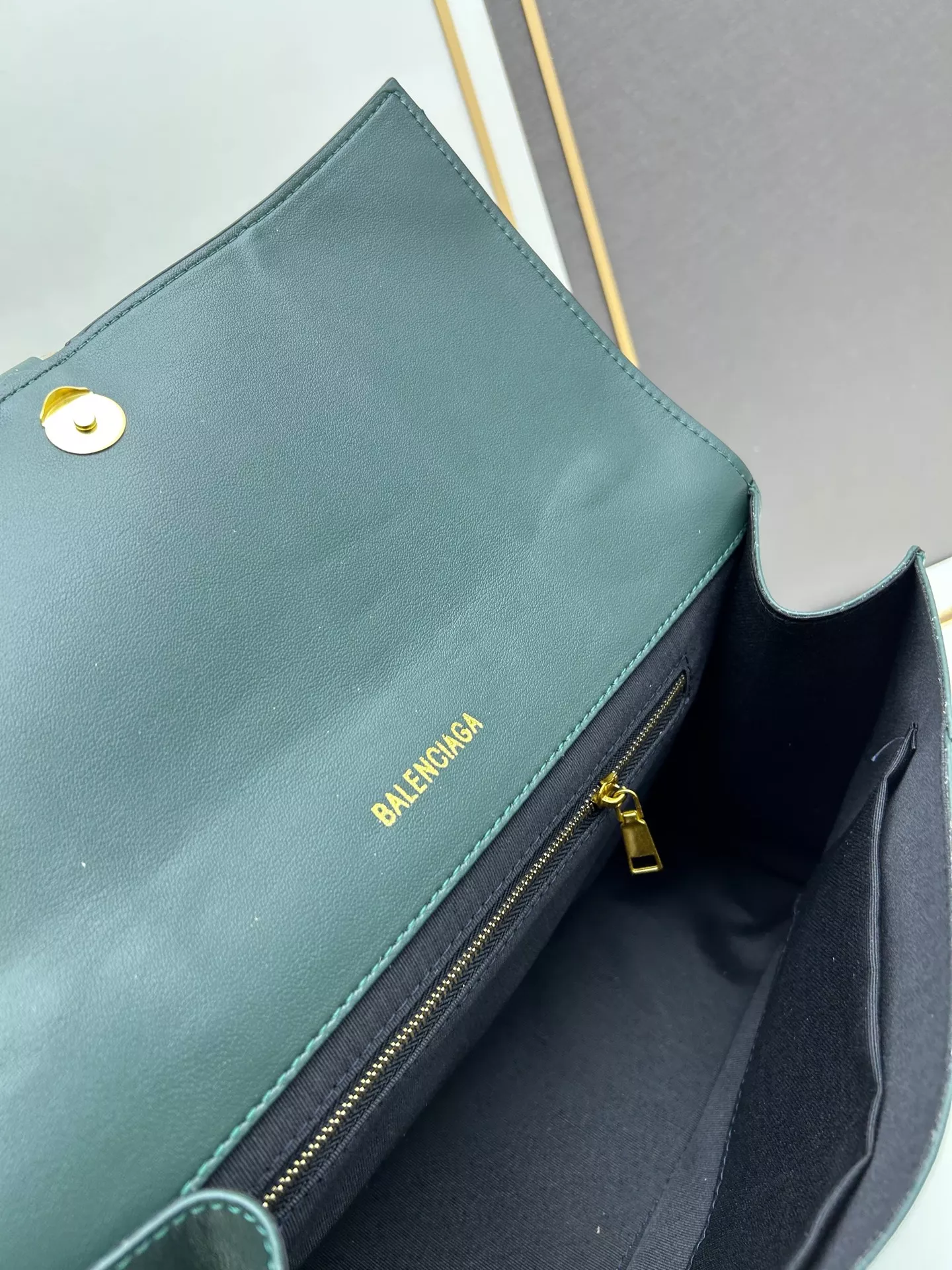 Balenciaga AAA Quality Shoulder Bags For Women Minimalist 6353