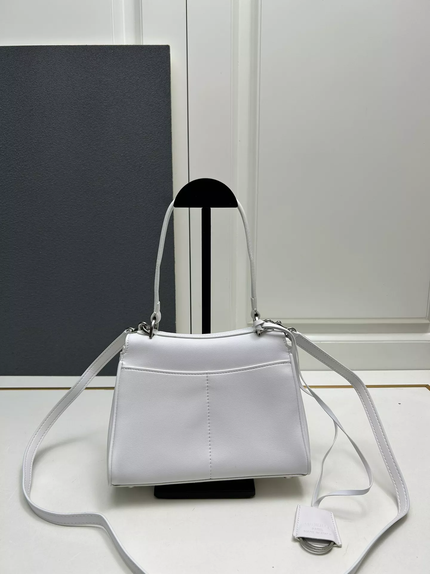 Balenciaga AAA Quality Shoulder Bags For Women Modern 366