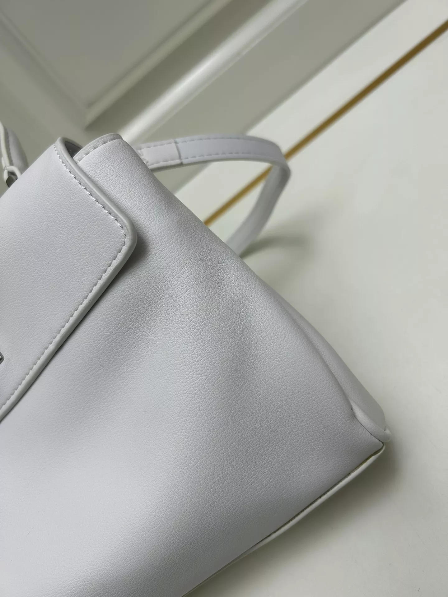 Balenciaga AAA Quality Shoulder Bags For Women Modern 366