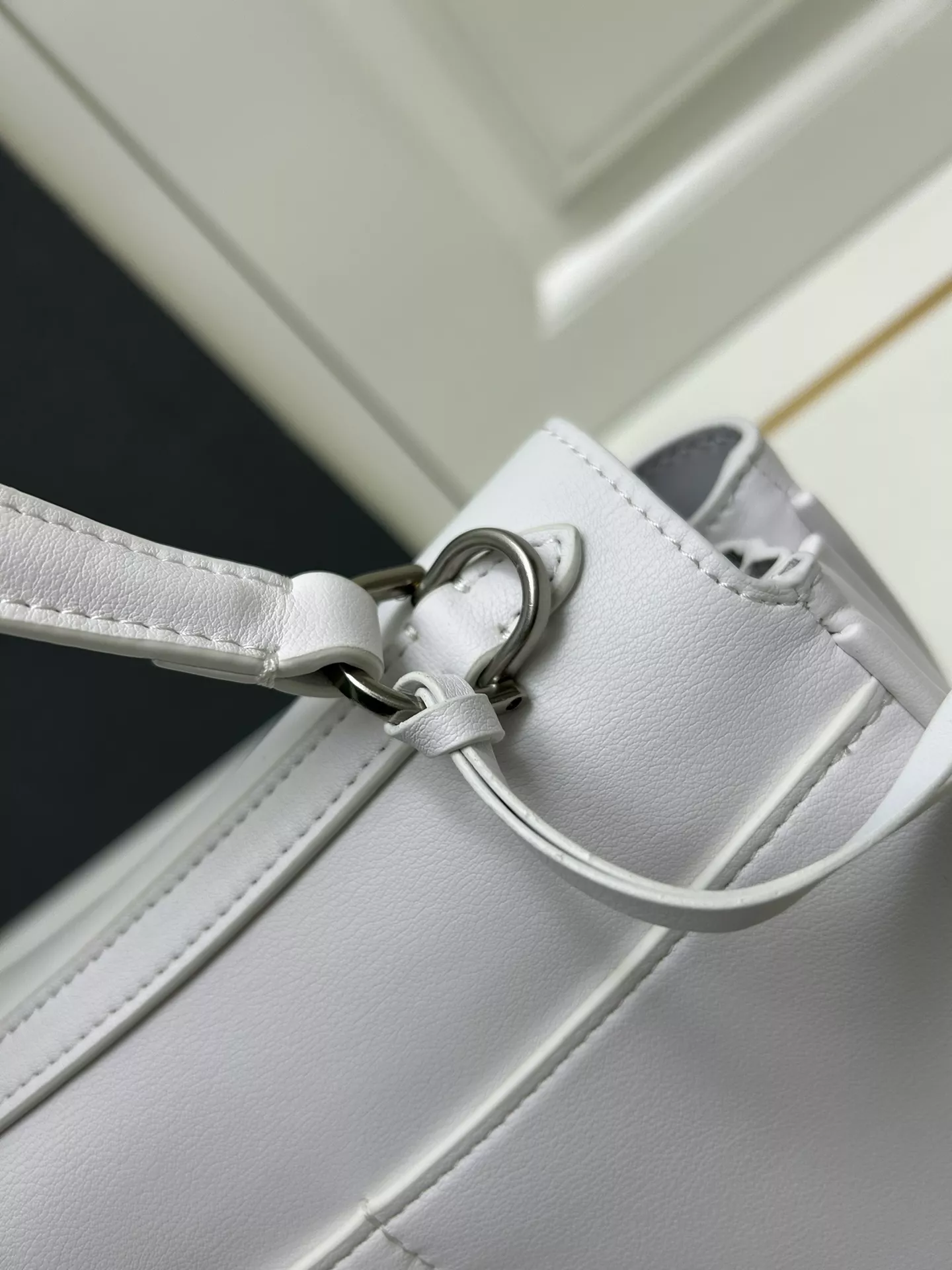 Balenciaga AAA Quality Shoulder Bags For Women Modern 366