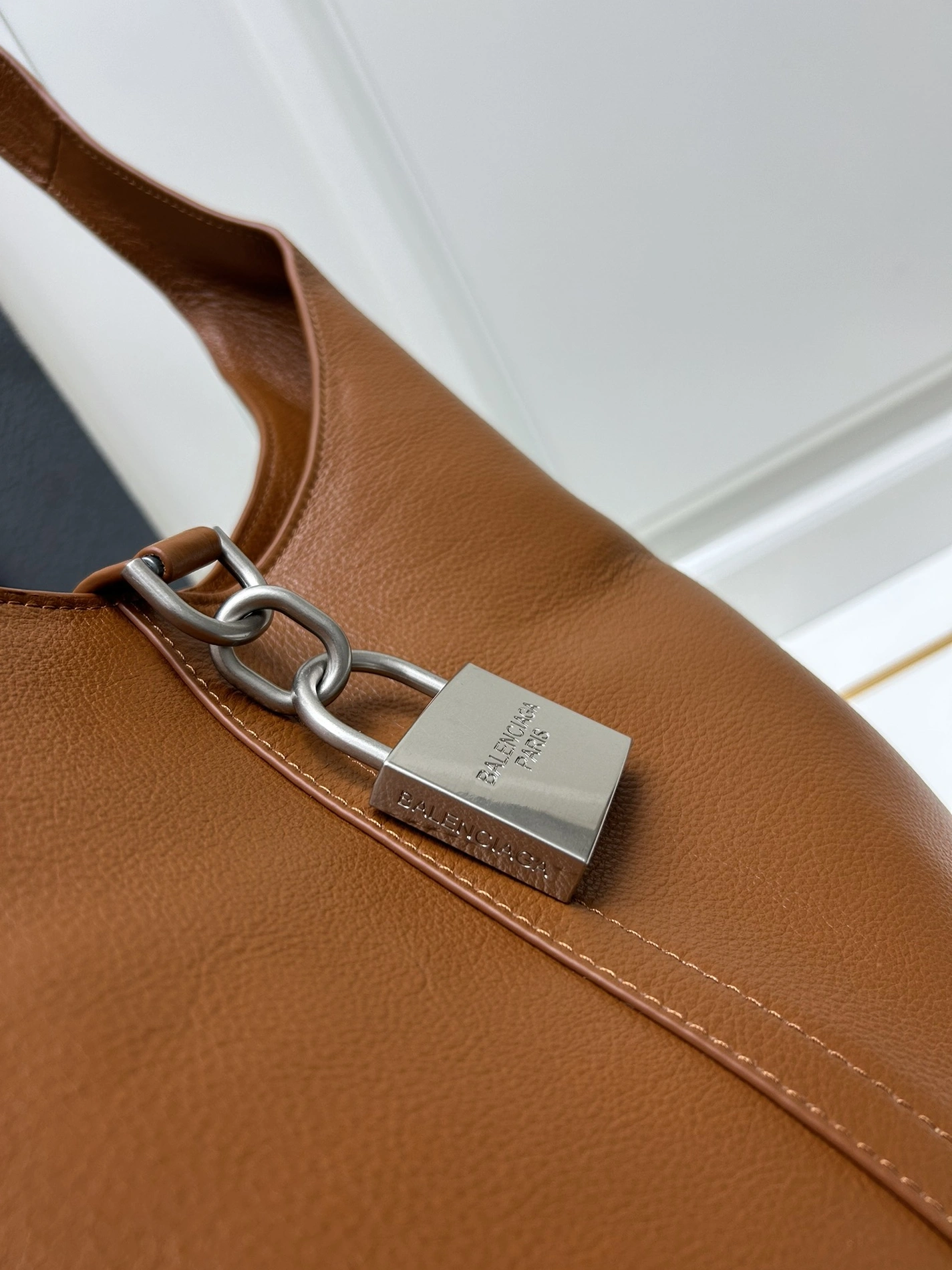 Balenciaga AAA Quality Shoulder Bags For Women NewStyle 7692