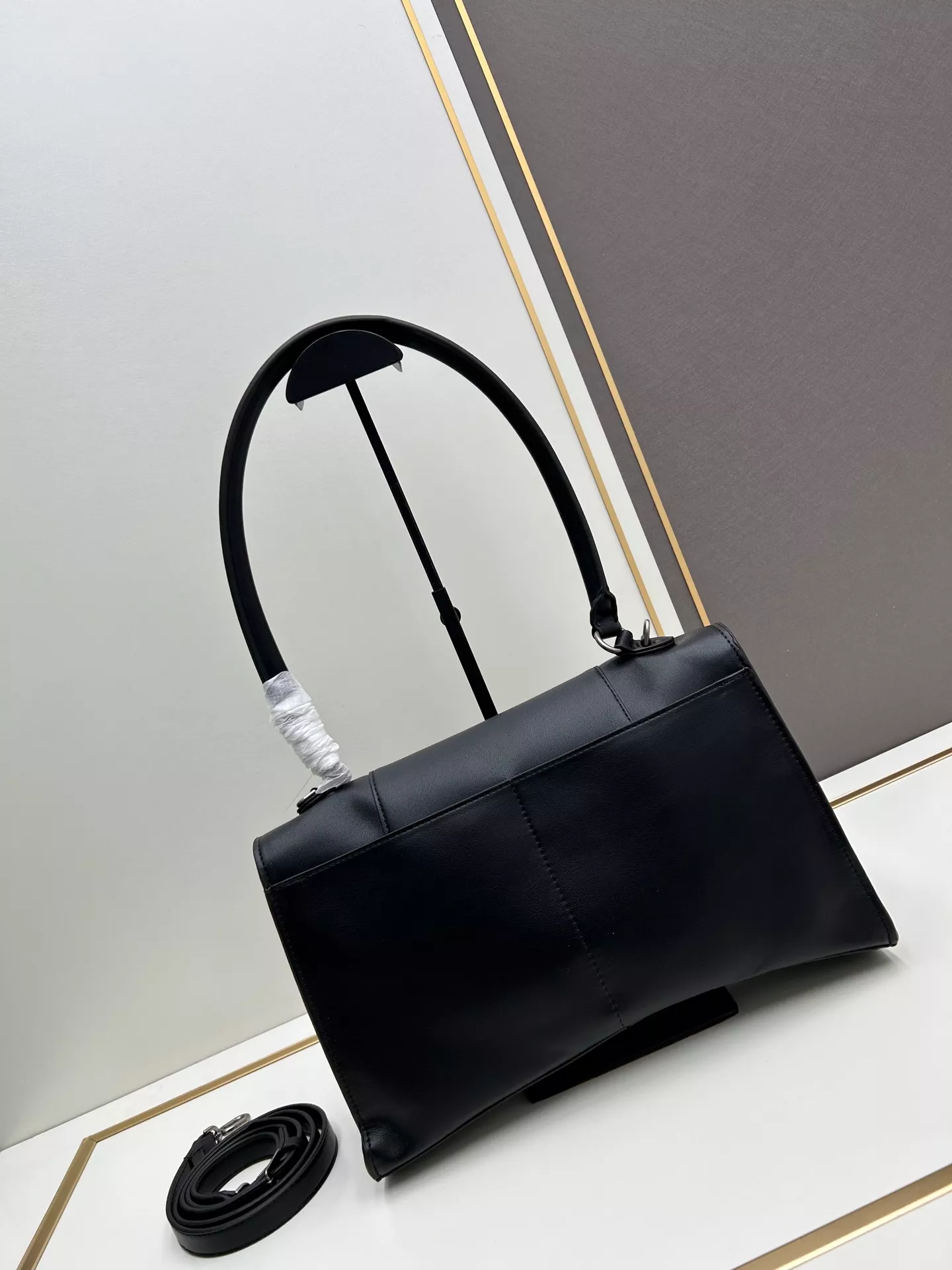 Balenciaga AAA Quality Shoulder Bags For Women Popular 953
