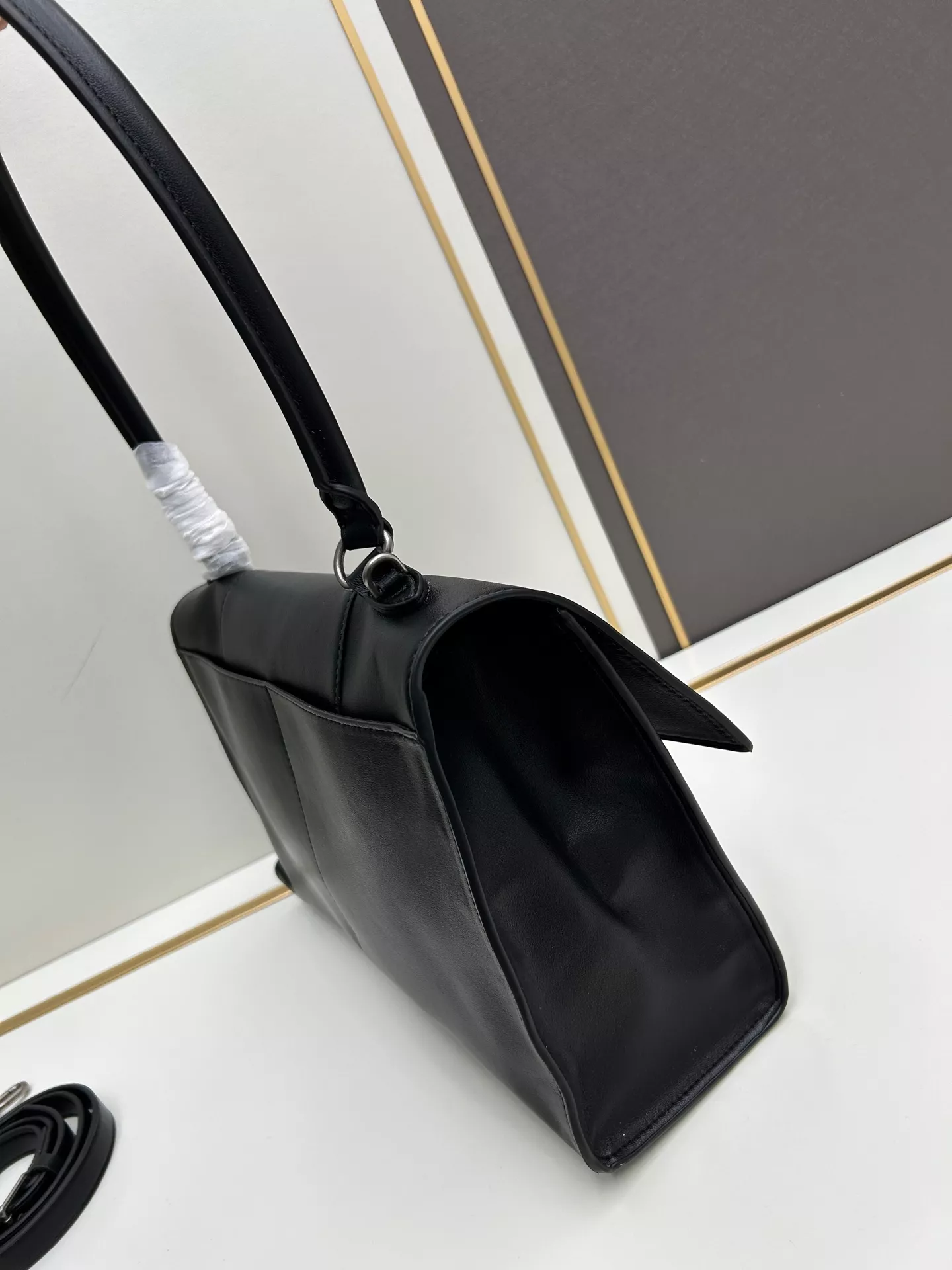Balenciaga AAA Quality Shoulder Bags For Women Popular 953