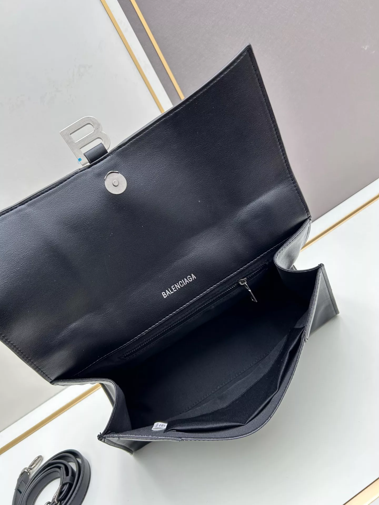 Balenciaga AAA Quality Shoulder Bags For Women Popular 953