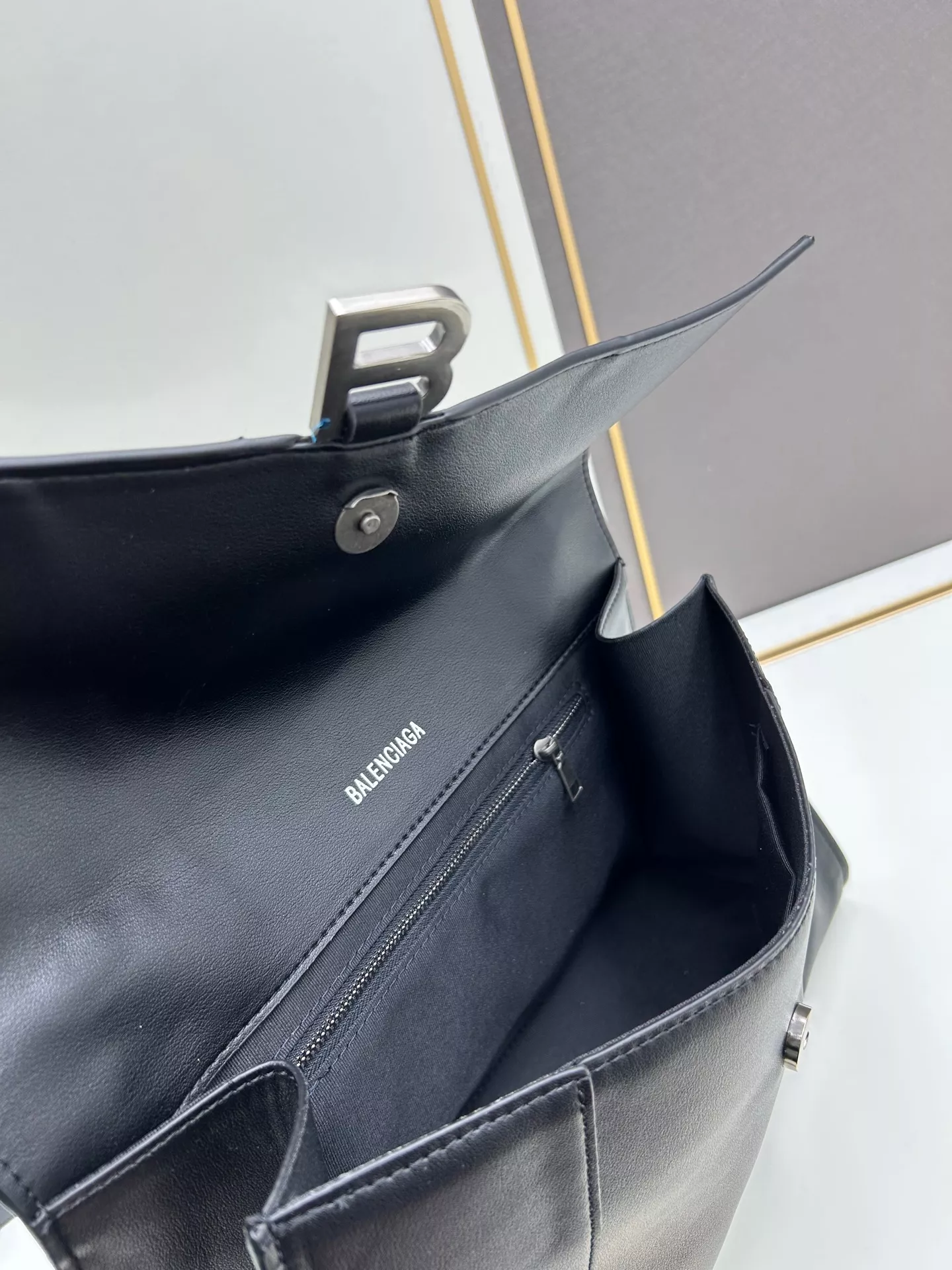 Balenciaga AAA Quality Shoulder Bags For Women Popular 953