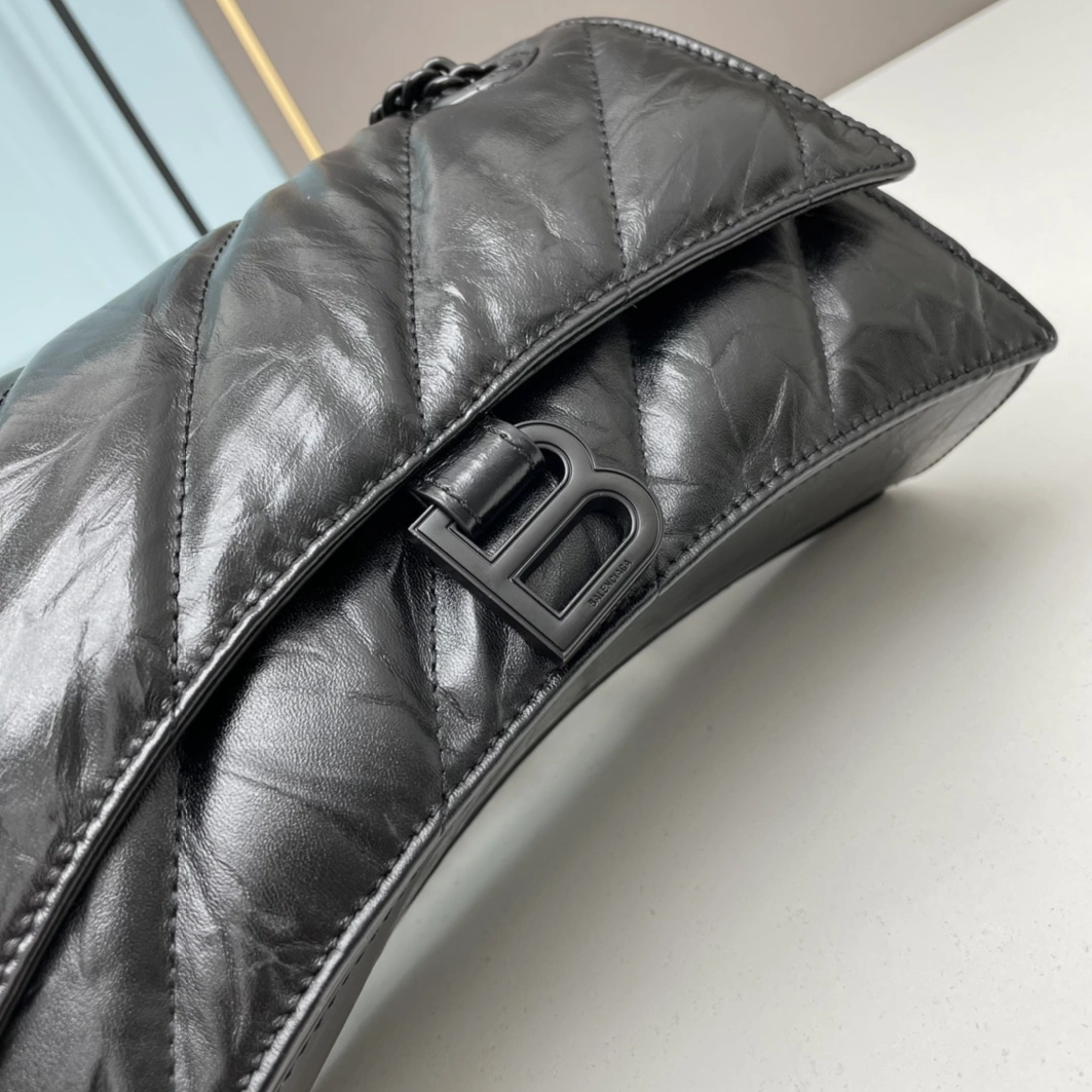 Balenciaga AAA Quality Shoulder Bags For Women Refined 5230