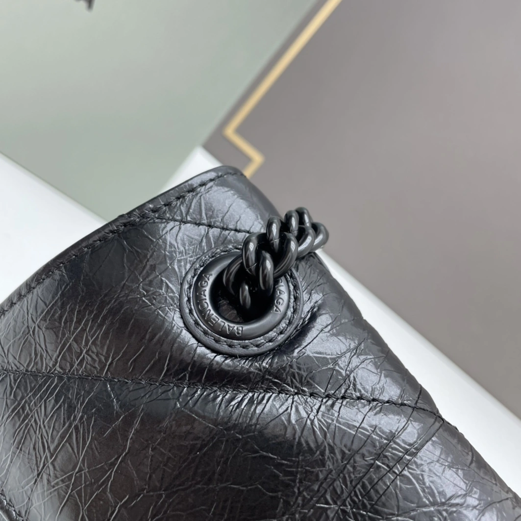 Balenciaga AAA Quality Shoulder Bags For Women Reliable 3149