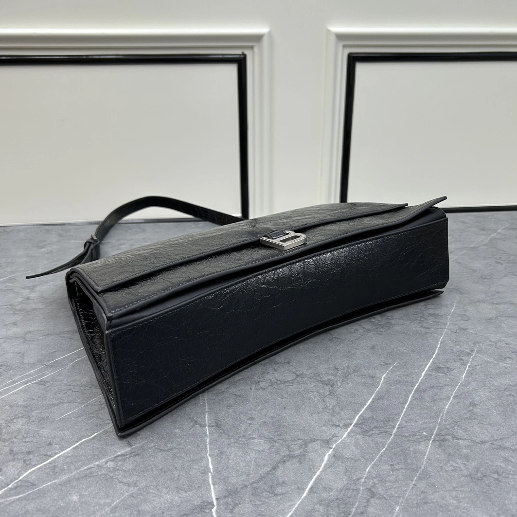 Balenciaga AAA Quality Shoulder Bags For Women Reliable 6279
