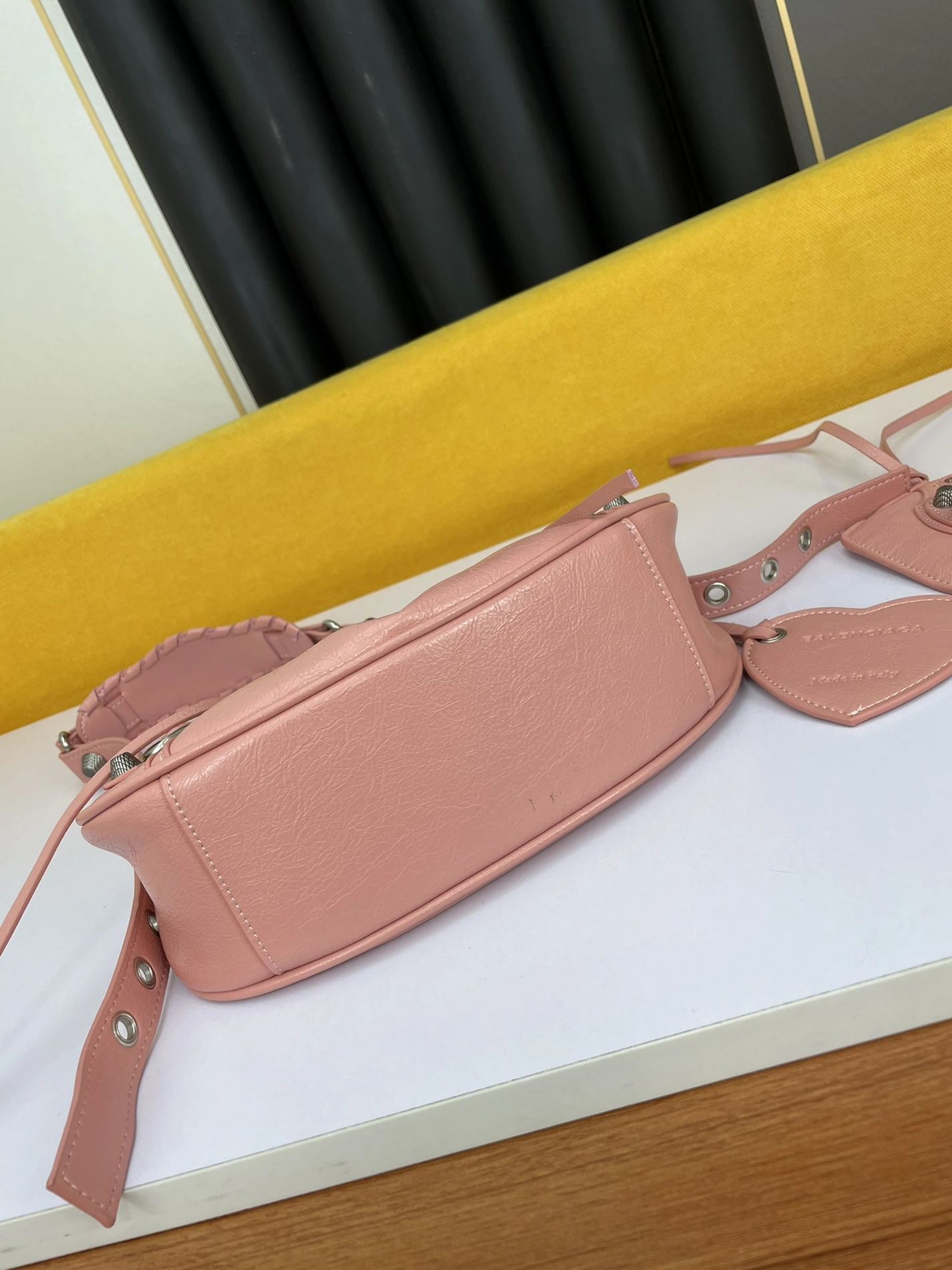 Balenciaga AAA Quality Shoulder Bags For Women Sleek 6939