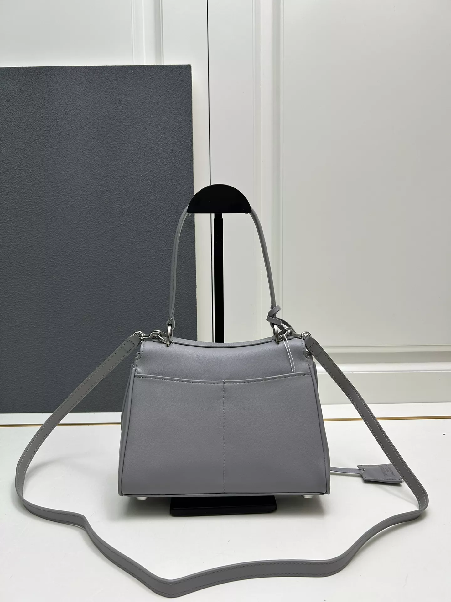 Balenciaga AAA Quality Shoulder Bags For Women StreetReady 2869