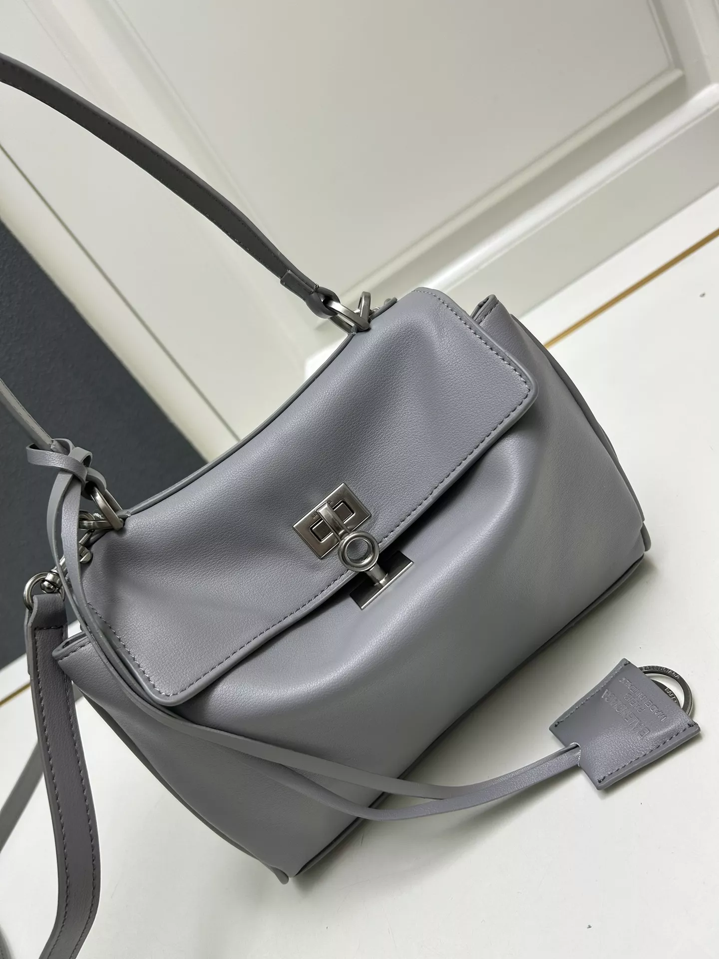 Balenciaga AAA Quality Shoulder Bags For Women StreetReady 2869