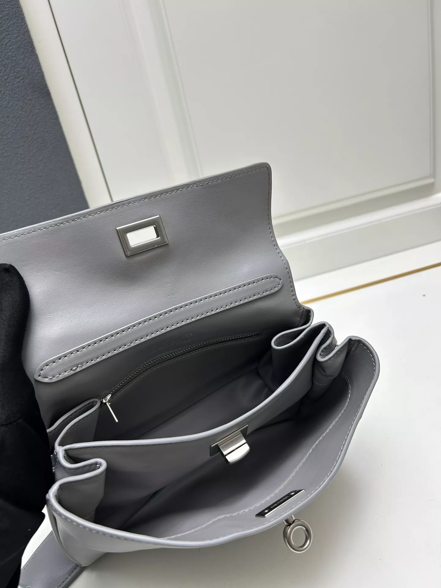 Balenciaga AAA Quality Shoulder Bags For Women StreetReady 2869