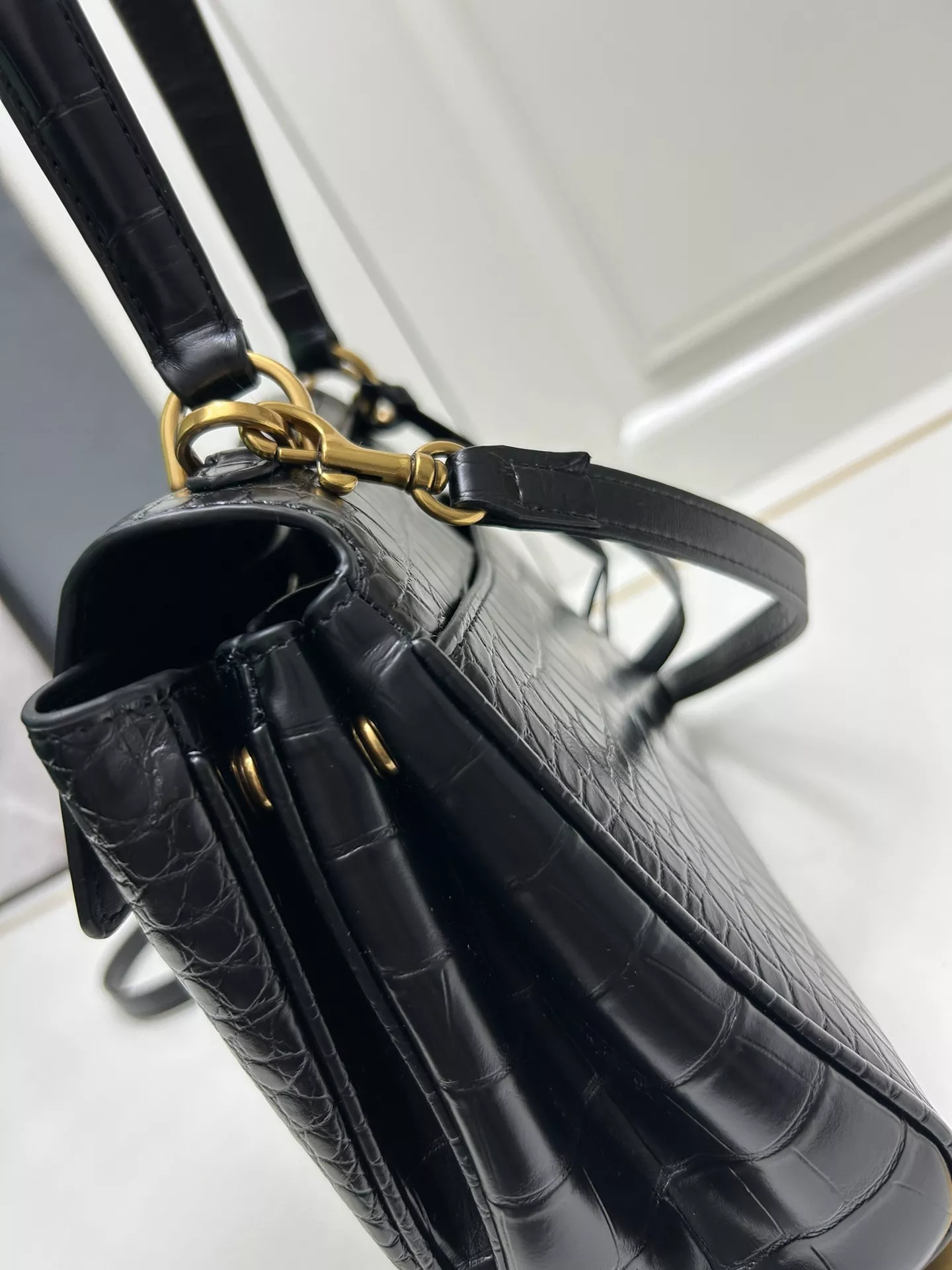 Balenciaga AAA Quality Shoulder Bags For Women Stylish 8221